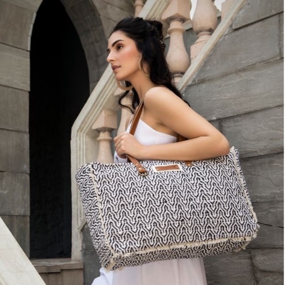 Handbags - NWT BEAUTIFUL PAT WEEKENDER HANDBAG